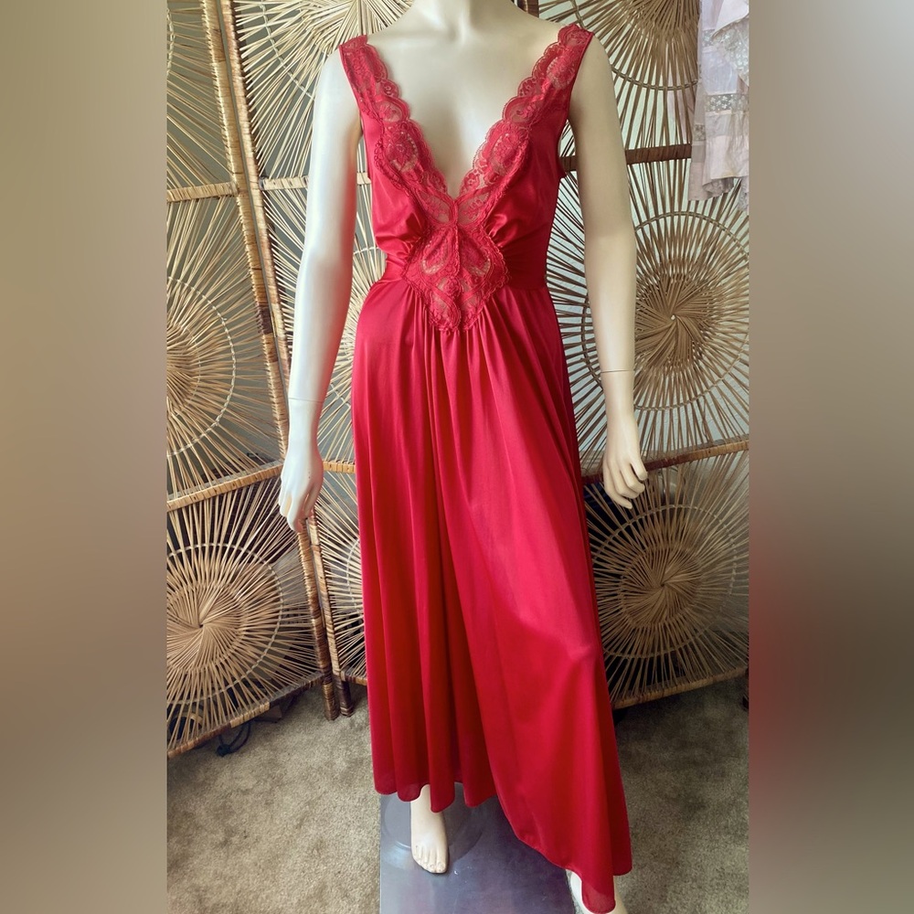 Vintage Olga Burgundy Red Nylon Lace Bodice Nightgown Full Sweep Size M